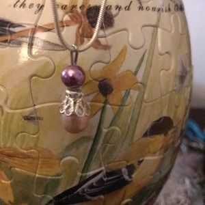 Woman’s necklace with real pearl